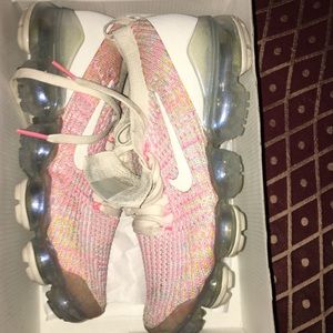Pink women’s vapormax